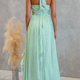 Vestido maxi de cuello halter con cintura entallada y volantes
