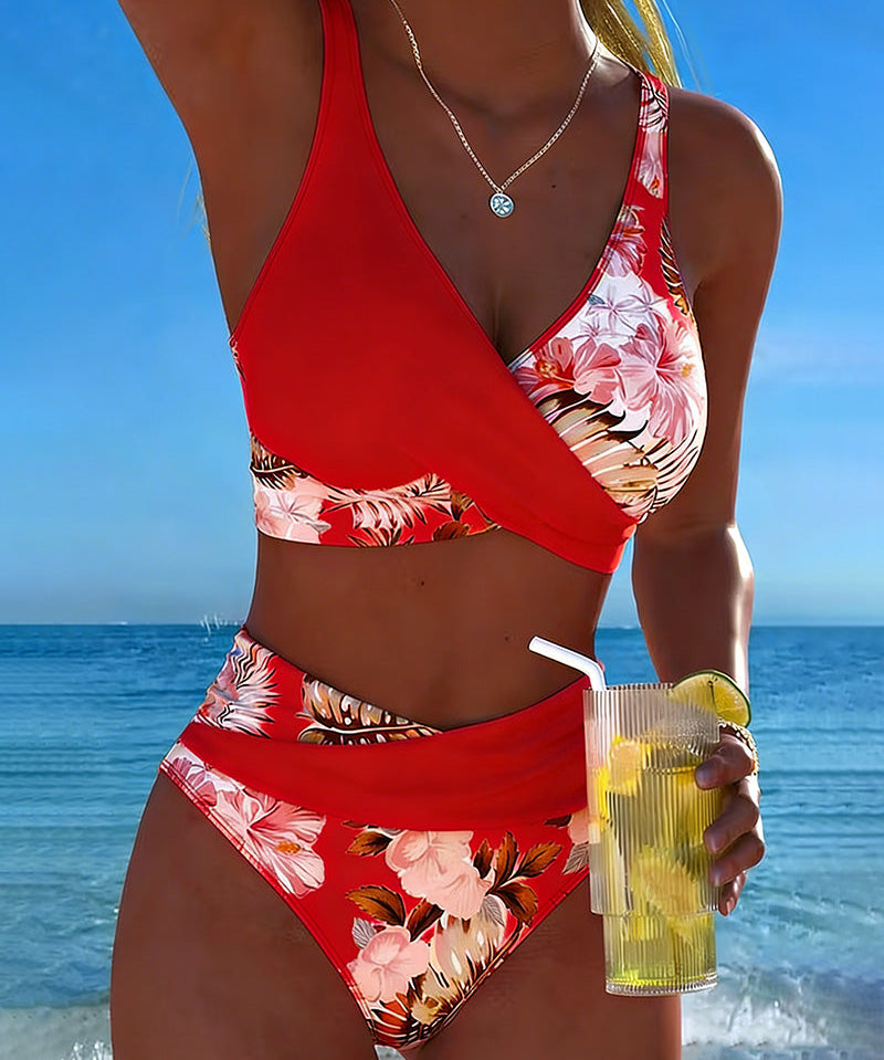 Kontraszt virágmintás bikini és hasíték