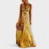 V-kivágású és csillogó részletekkel ellátott ruha