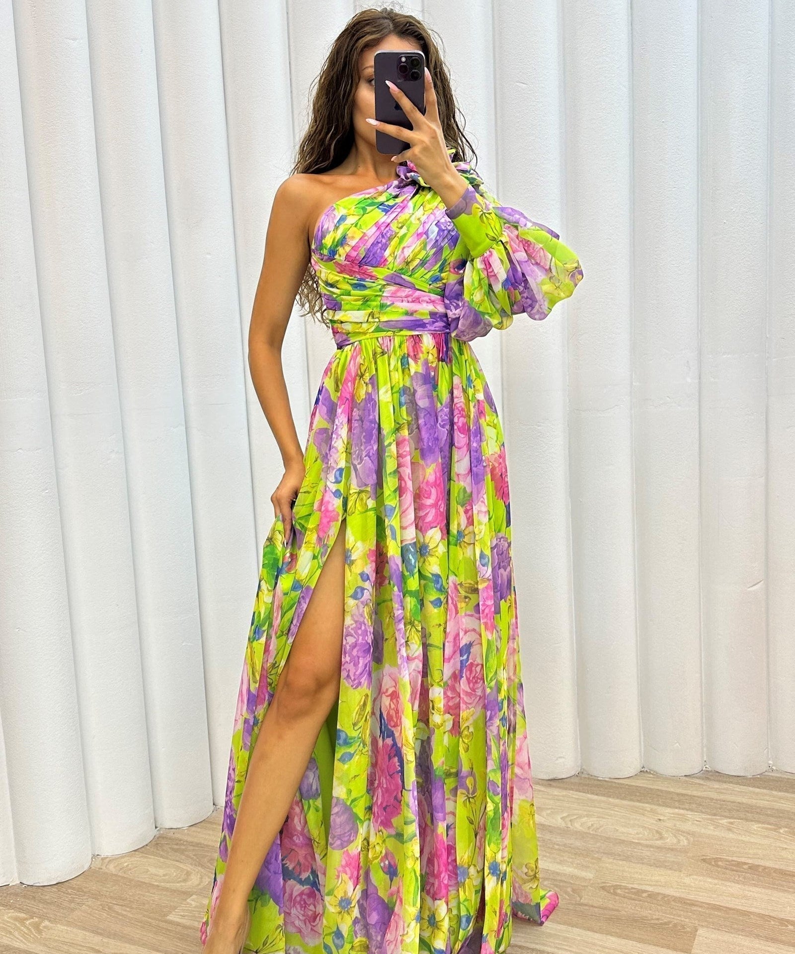 Whitney - Elegant and Flowing Dress