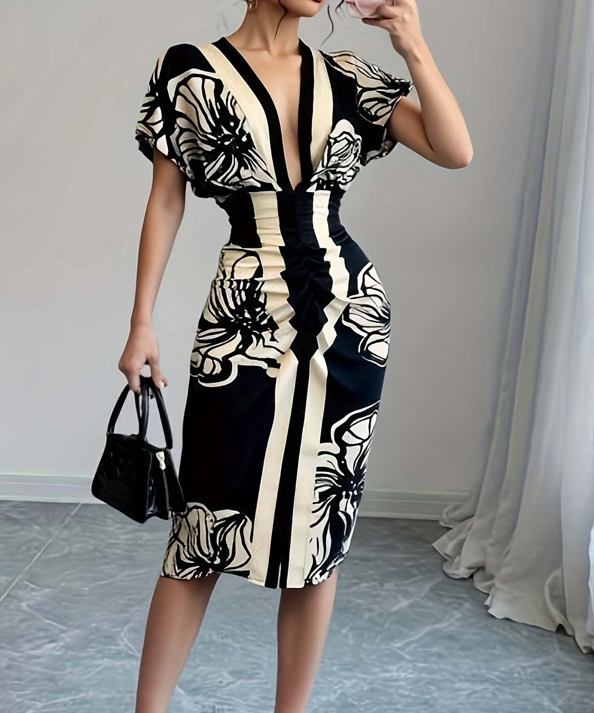Nuria Blossom - Chic Pleated Dress
